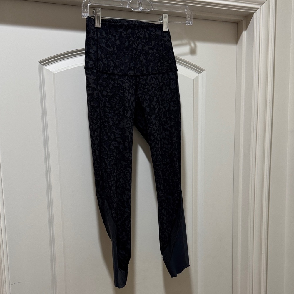 Lulu Lemon Black Patterned Leggings